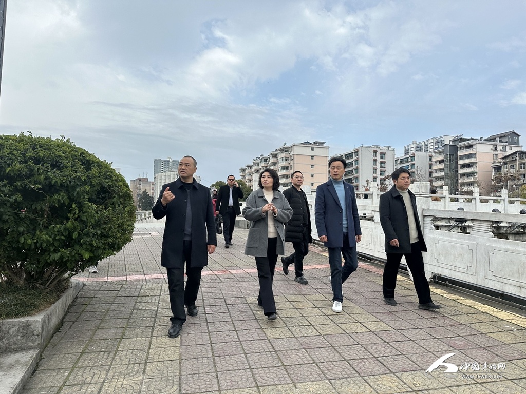 0588f3a154a84349b36c241d1a75c411.jpg 0588f3a154a84349b36c241d1a75c411.jpg